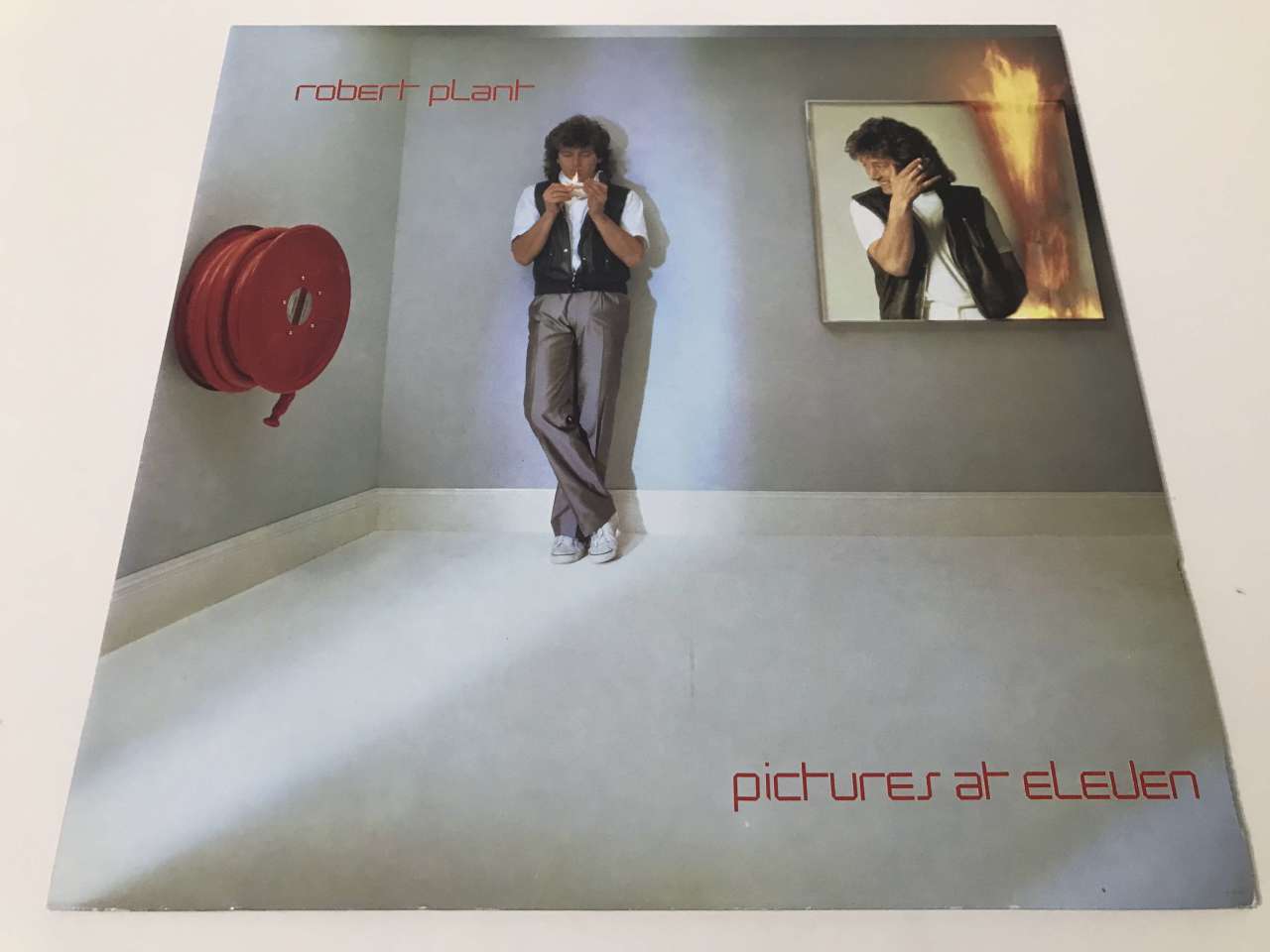 Robert Plant – Pictures At Eleven