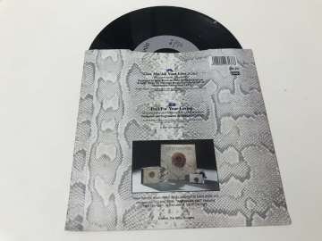 Whitesnake – Give Me All Your Love