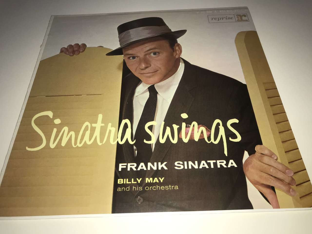 Frank Sinatra ‎– Sinatra Swings