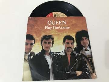 Queen – Play The Game