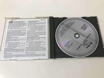 The Cure – Staring At The Sea • The Singles