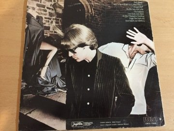 Daryl Hall And John Oates – Beauty On A Back Street