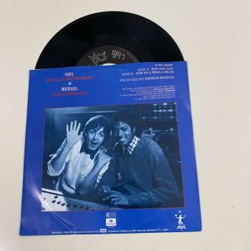 Paul McCartney & Michael Jackson – Say Say Say