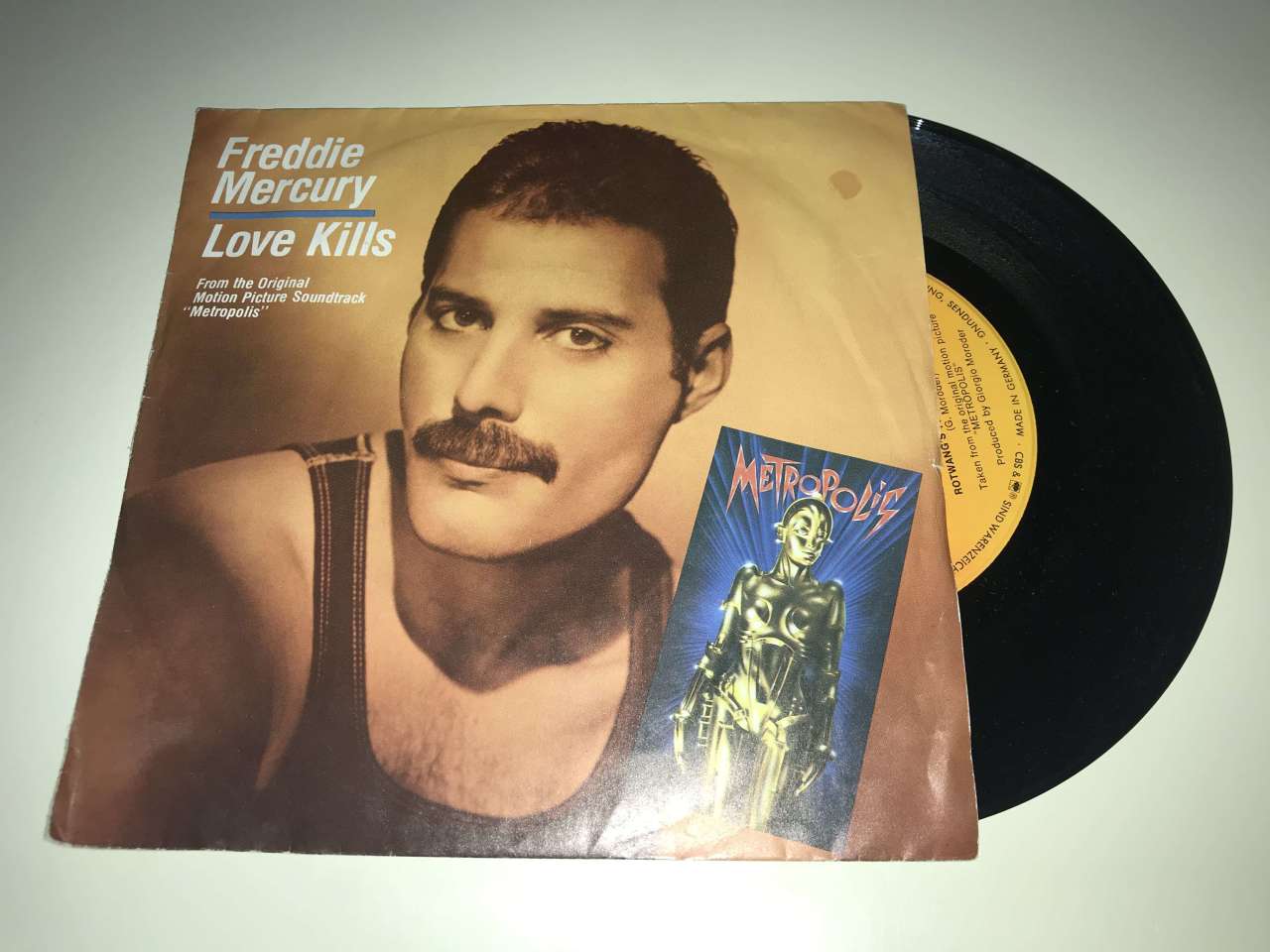 Freddie Mercury – Love Kills
