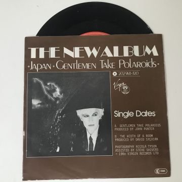 Japan – Gentlemen Take Polaroids