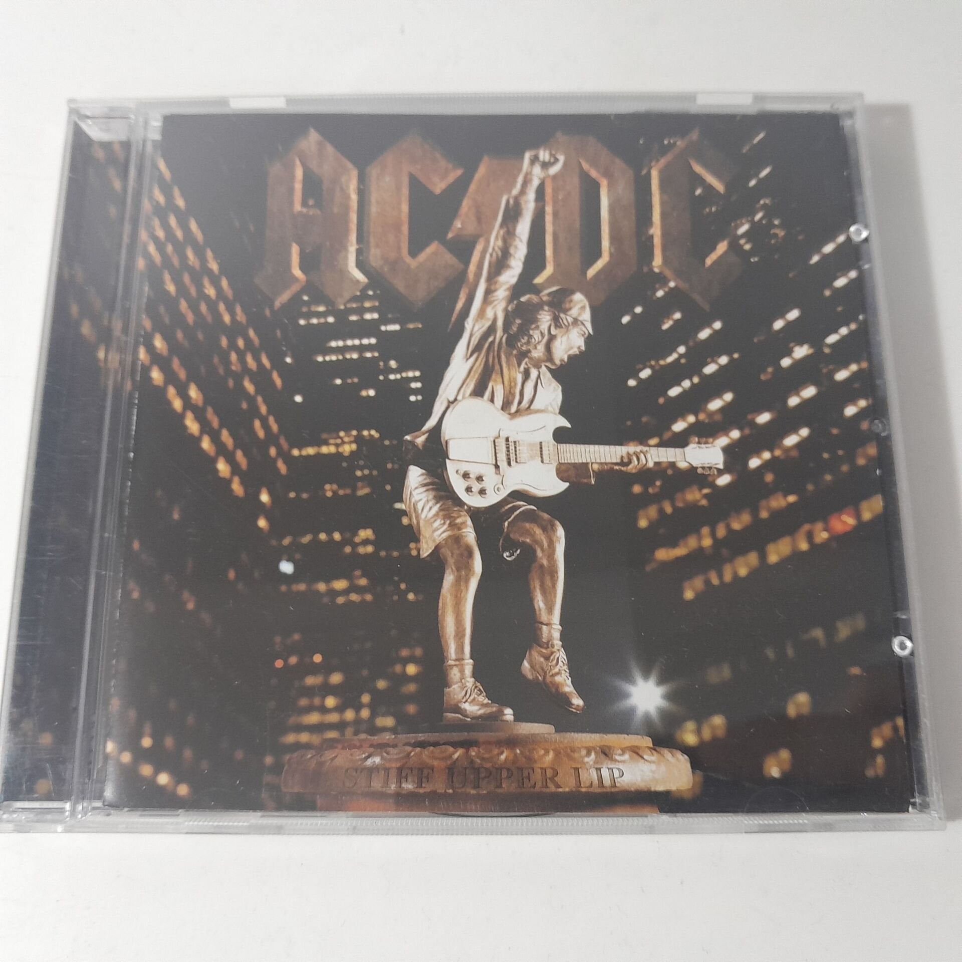AC/DC – Stiff Upper Lip