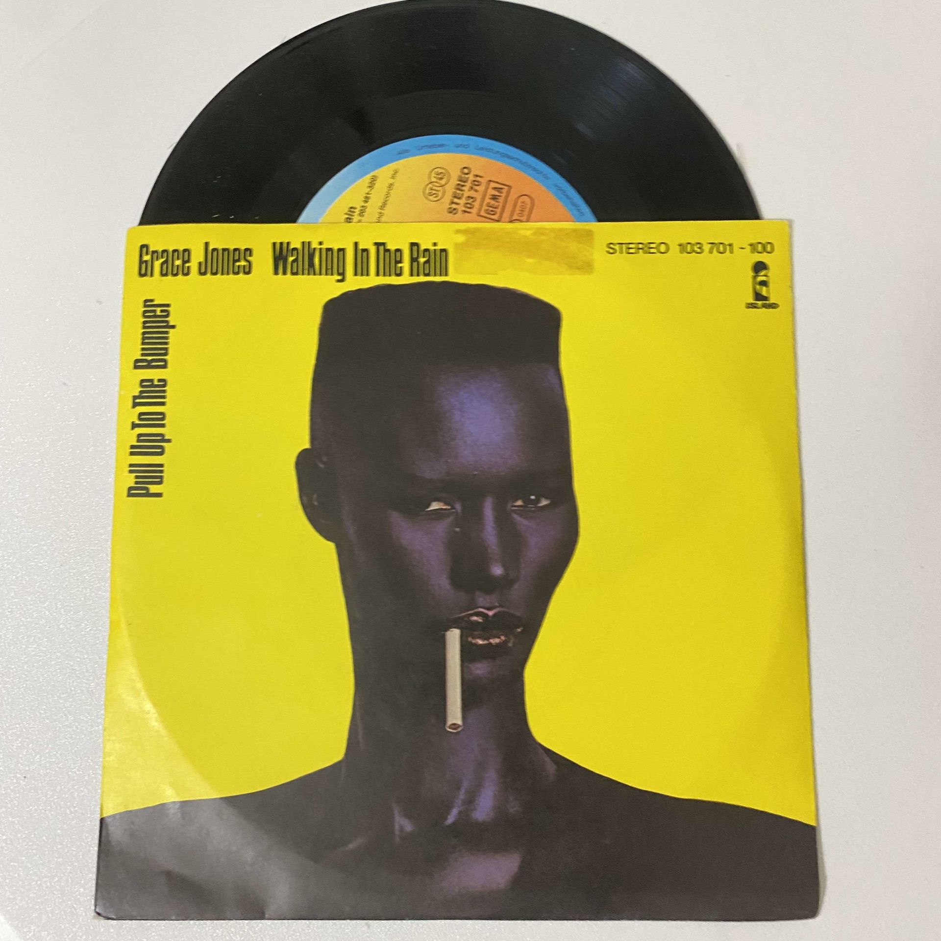 Grace Jones – Walking In The Rain / Pull Up To The Bumper
