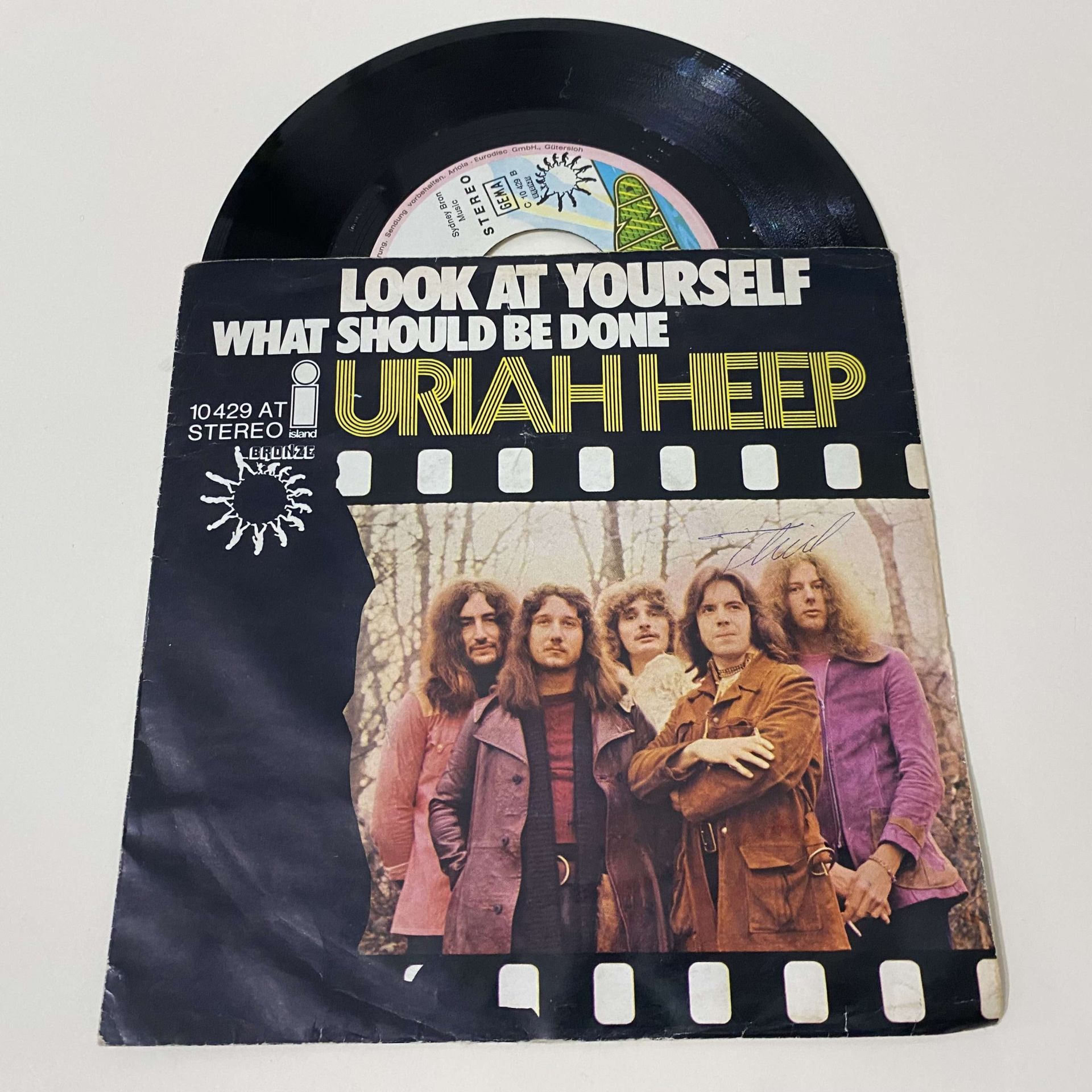 Uriah Heep – Look At Yourself
