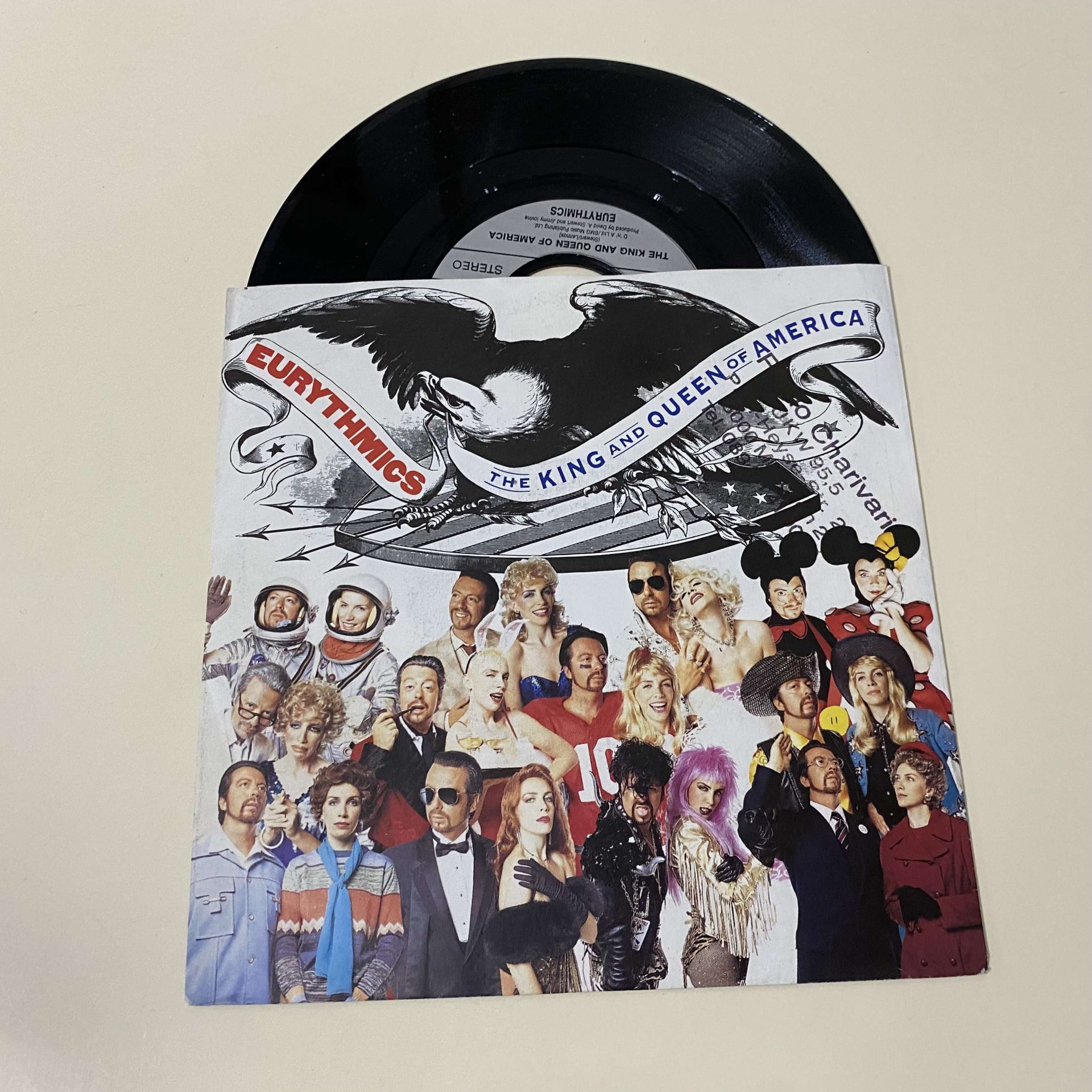 Eurythmics – The King And Queen Of America