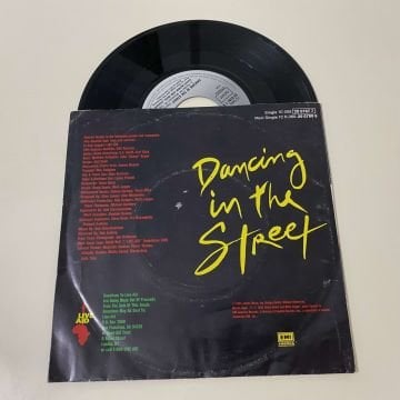 David Bowie And Mick Jagger – Dancing In The Street