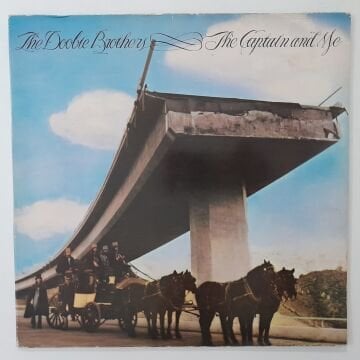 The Doobie Brothers – The Captain And Me