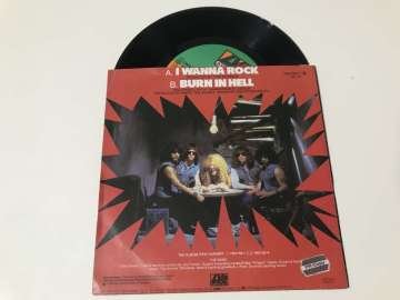Twisted Sister – I Wanna Rock