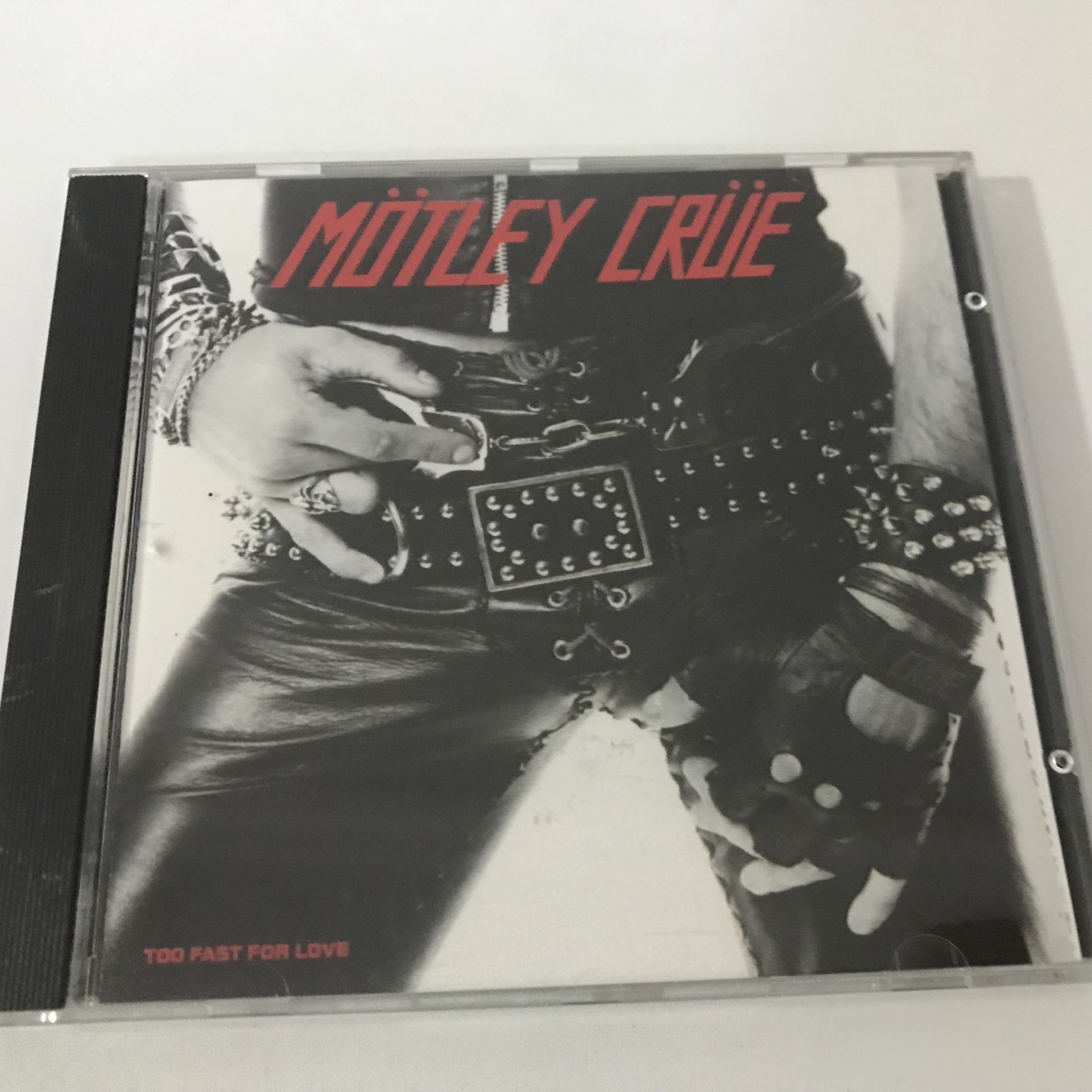 Mötley Crüe – Too Fast For Love