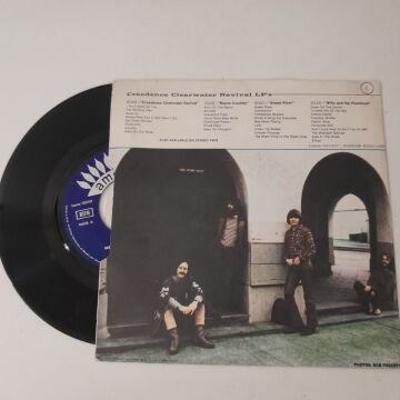 Creedence Clearwater Revival – Run Through The Jungle / Up Around The Bend